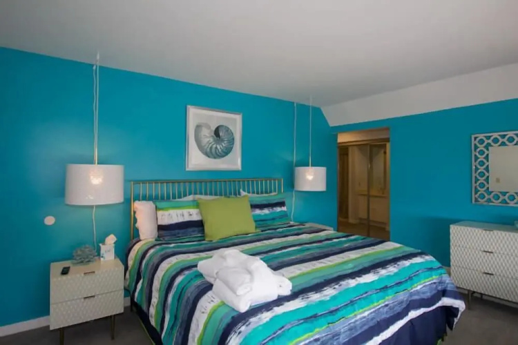 Bright Ocean View Condo Steps From Dining, Golf, Pool, & Beach