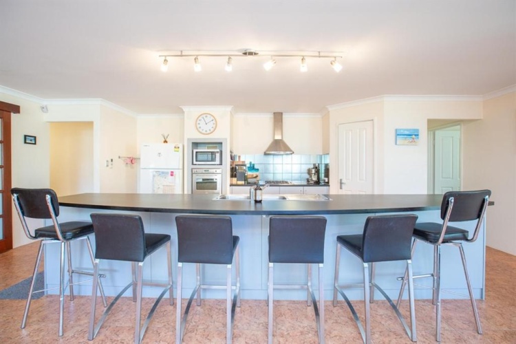 4 Bedrooms Cottage