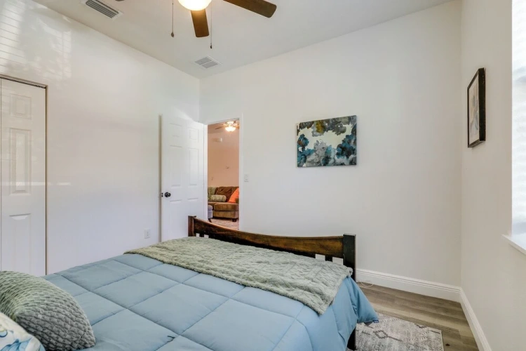 4 Bedrooms Cottage