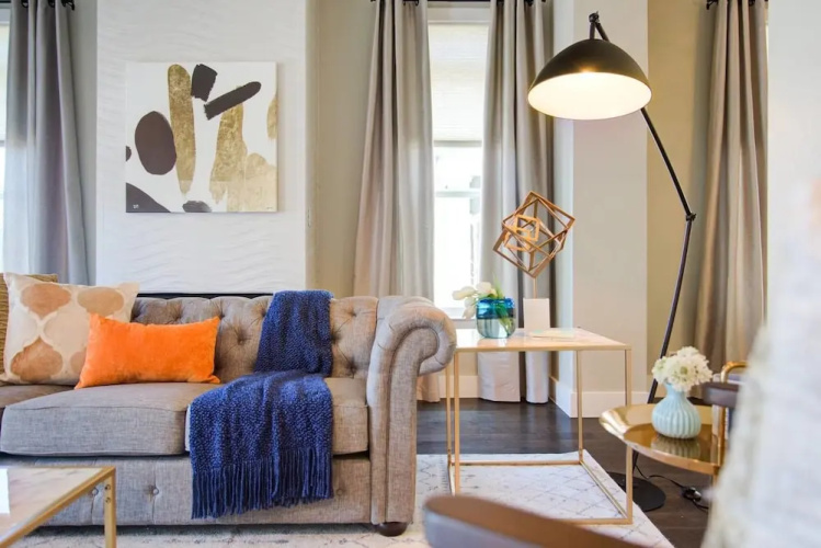 Massive 14 Bed/3.5ba Downtown Home by Domio