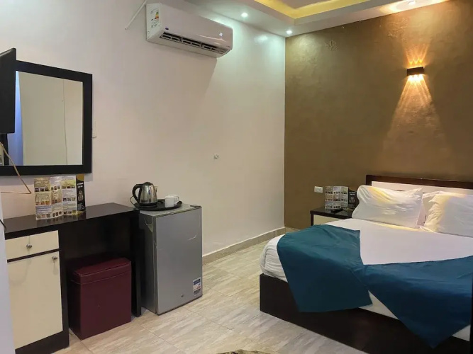 Tut Pyramids View Hotel