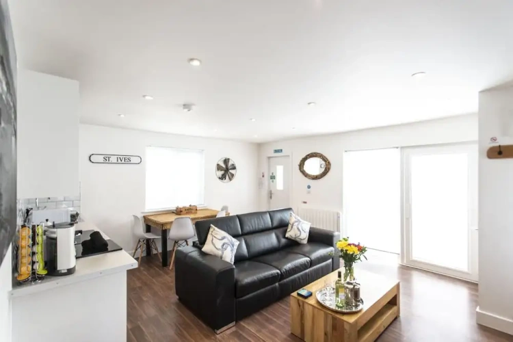 1 Bedroom Basement Studio