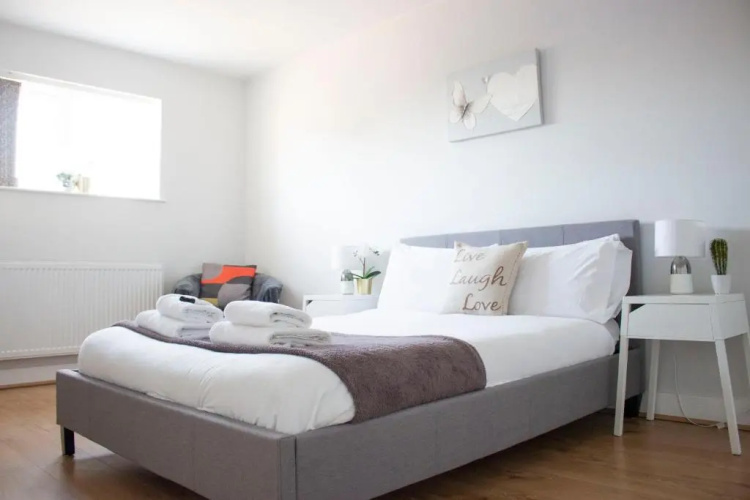 Large 1st Floor Open Plan Apartment