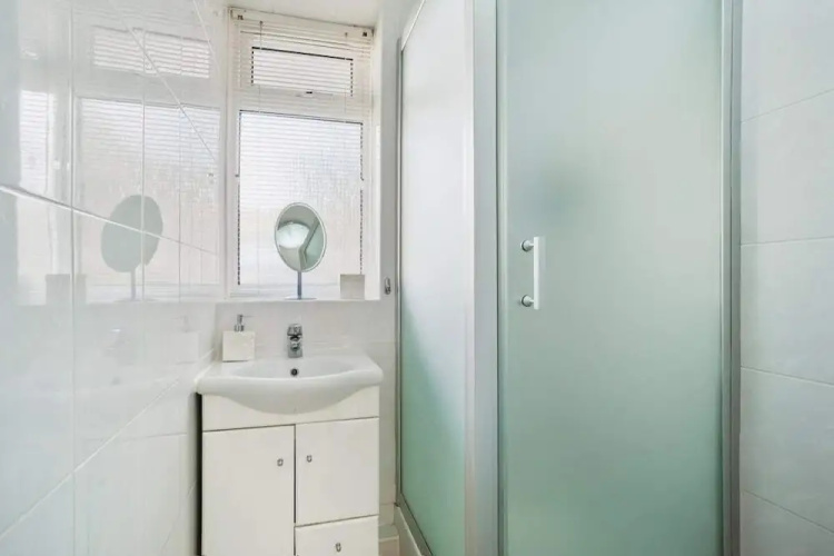 Spacious 3 Bed Flat W/communal Garden in Euston