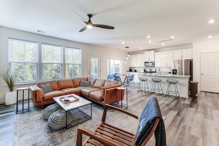 3 Bedrooms Apartment