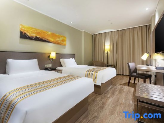 Superior Double room with street view