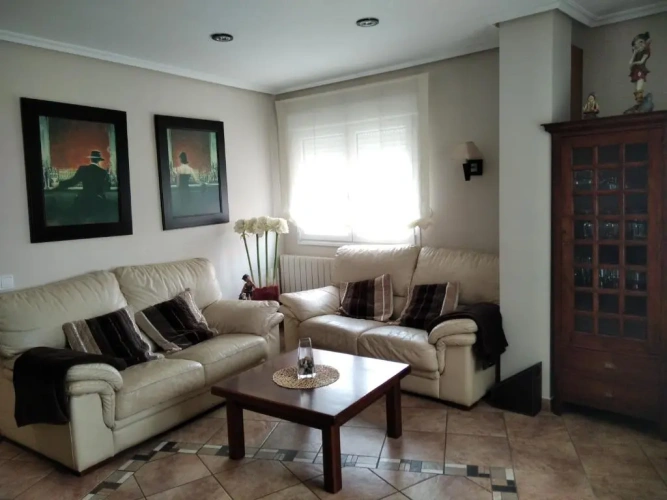 3 Bedrooms Apartment