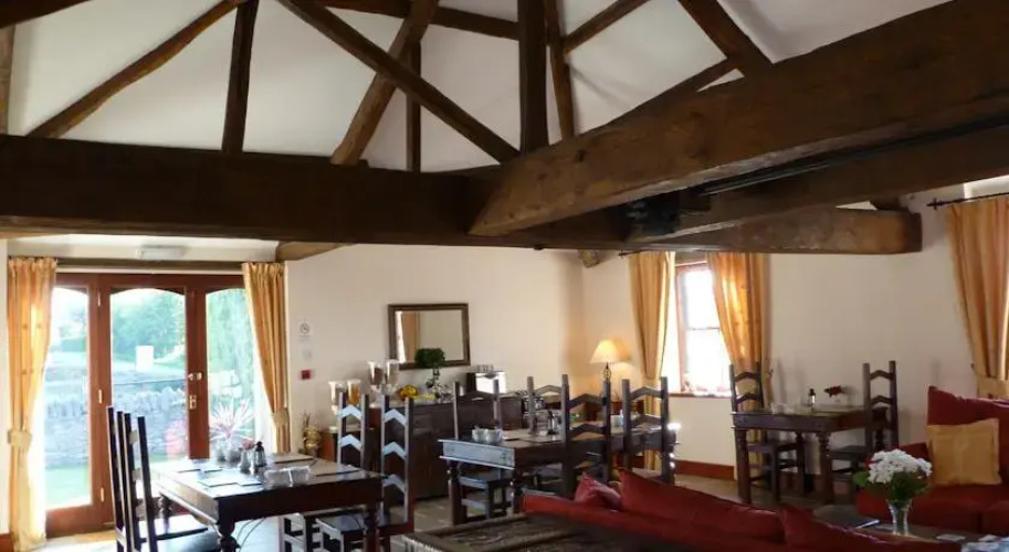 THE GINNEY Country Guest House