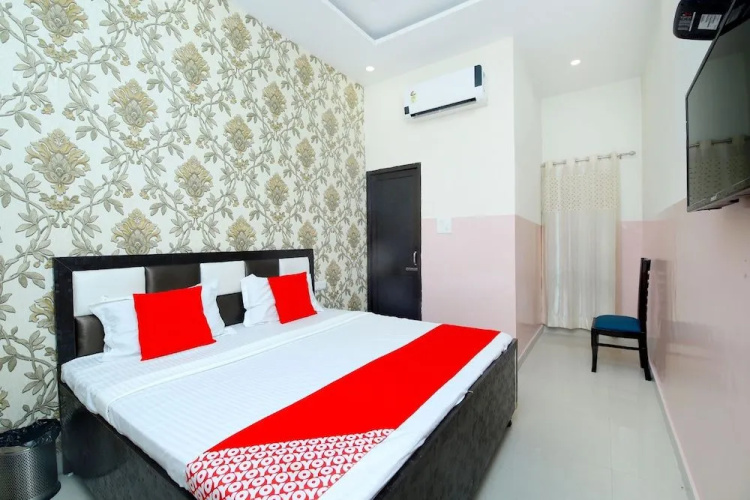 Oyo 43846 Hotel R2d