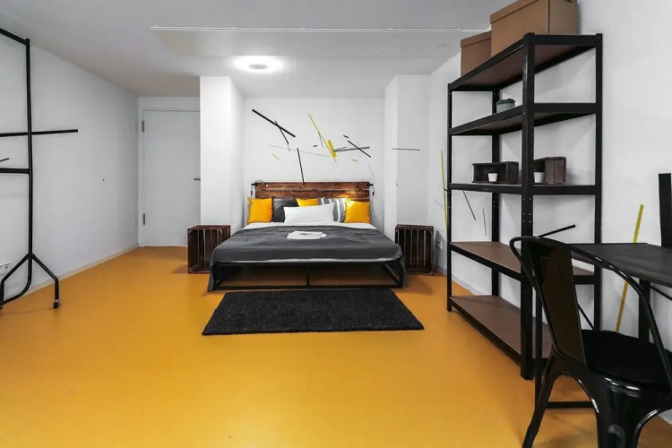 Nice and clean hostel room for 3 2C