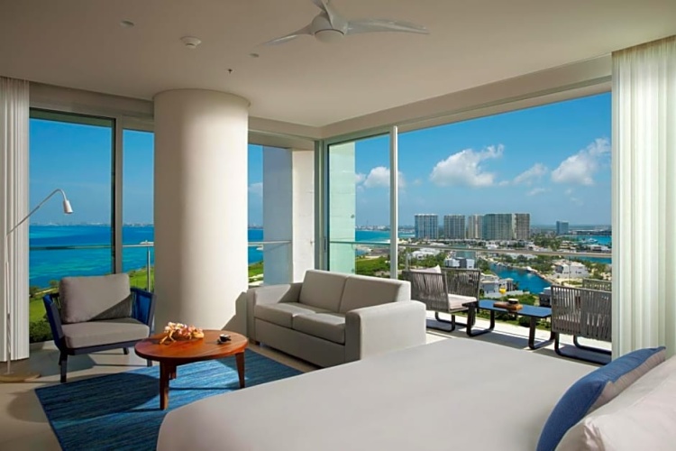 Corner Preferred Club Double Suite with ocean view