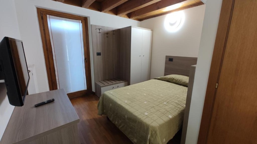 Standard Triple room with balcony