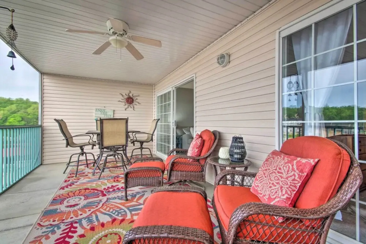 Screened Balcony w/ Views: Sleek Lake Ozark Gem!