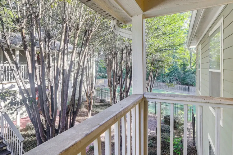 1 Block to The Square: Oxford Condo!