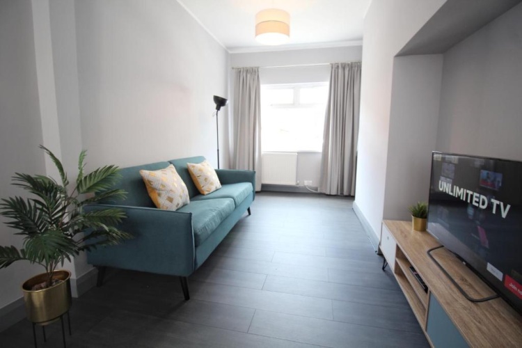 3 Bedrooms Apartment
