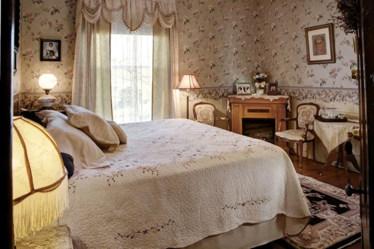 Grand room