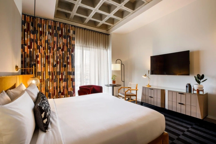 Deluxe Double room with city view