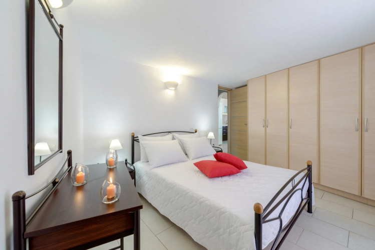 Akrotiri Apartments
