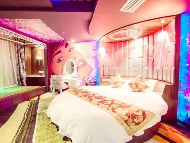 Houhai Theme Hotel