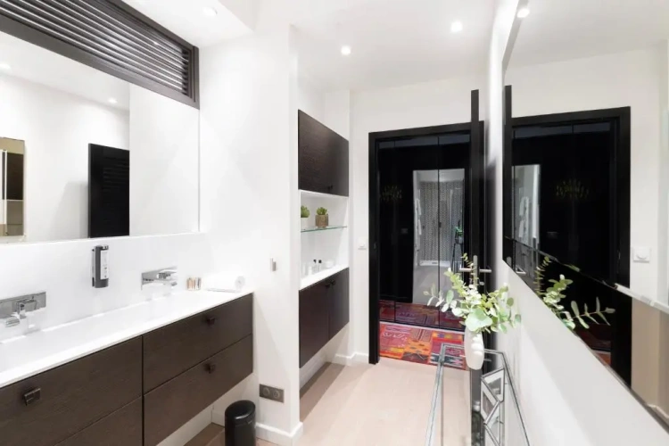 3 Bedrooms Apartment