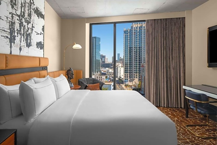 Hearing Accessible Double room with city view