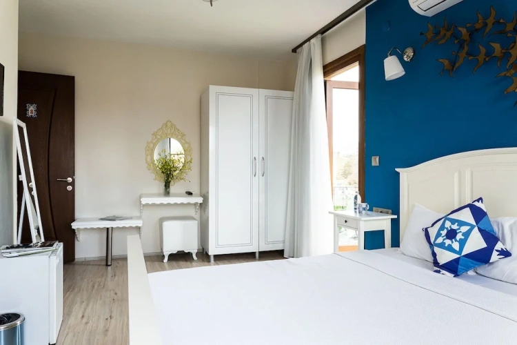 1 Bedroom Deluxe Double room with balcony and with city view