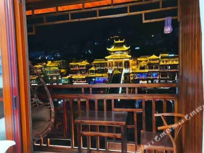 Xiangxi Phoenix Long River Inn