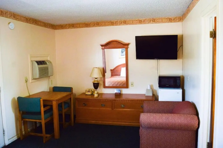 Western Skies Motel