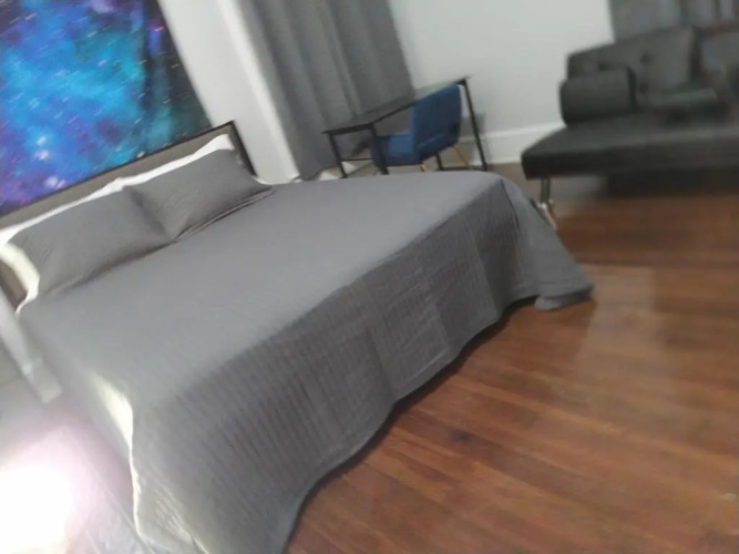 One Queen Bed Suite with full house amenities Rm 2