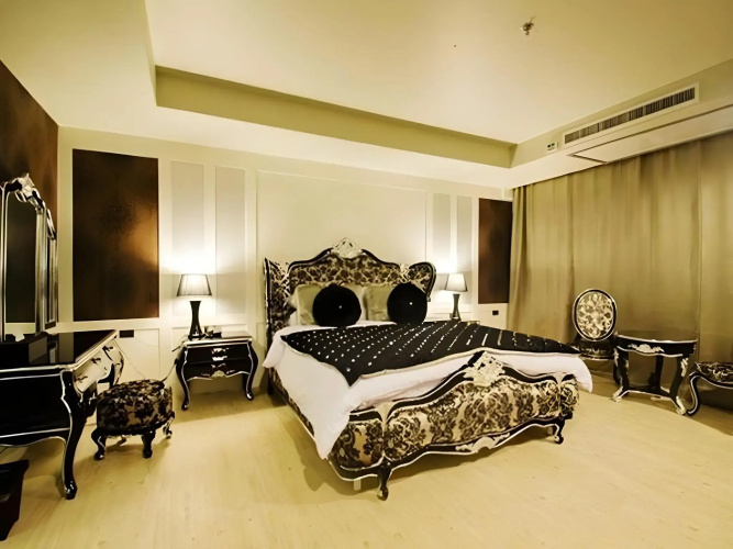 Alvarez Hotel