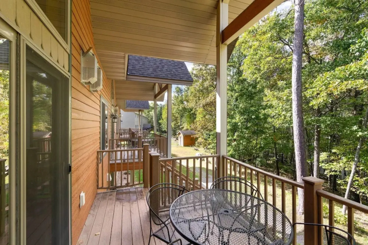 Gull Lake All-season Getaway w/ Private Deck