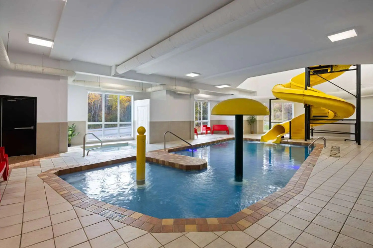 Super 8 by Wyndham Sainte Agathe Des Monts photo 15