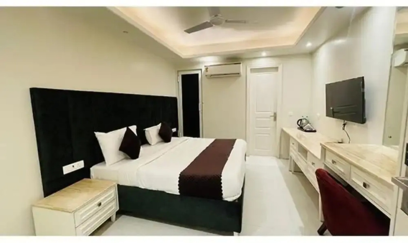 Fabhotel Lands Inn