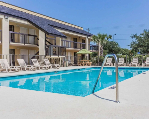 Clarion Inn Mt. Pleasant - Charleston photo 13