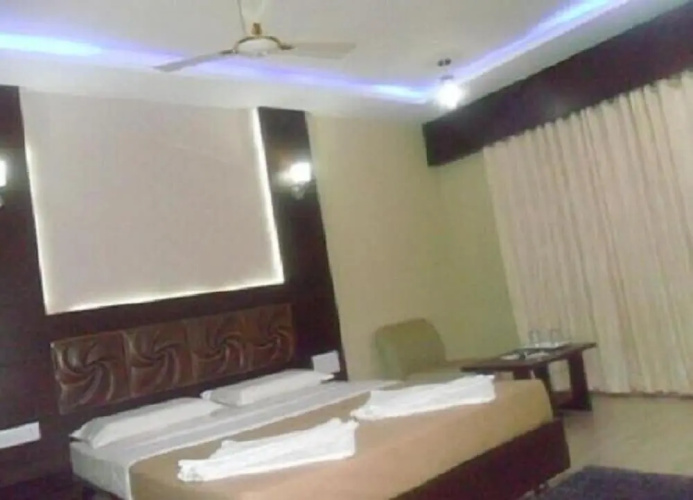 Iroomz Vaishali Residency