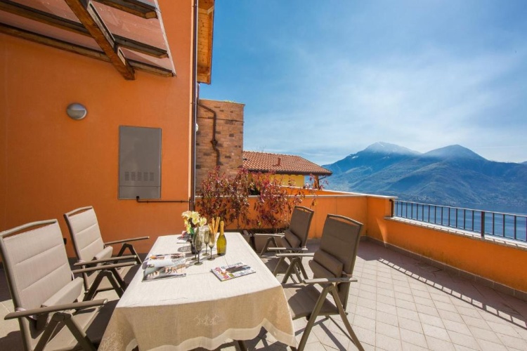 Apartment with balcony