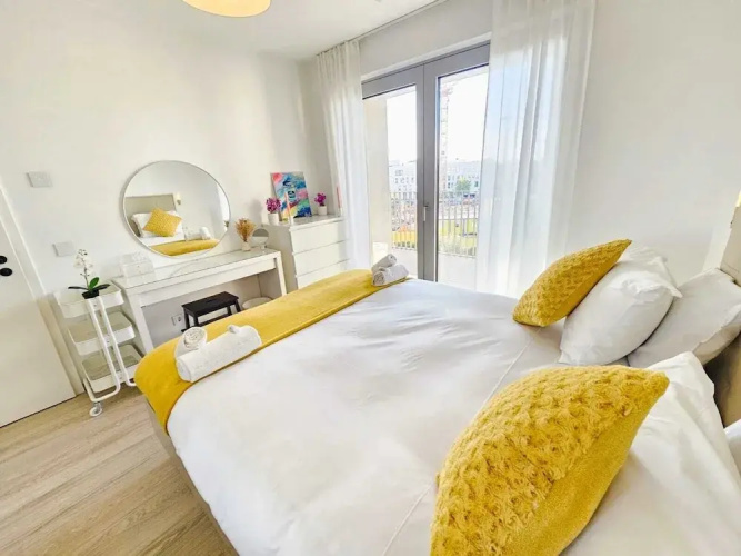 Central 2BR Flat w terrace&parking