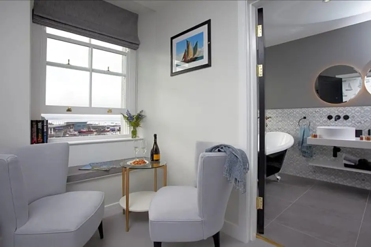 Leader Maritime Suites