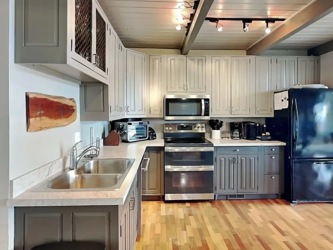 5 Bedrooms Cottage