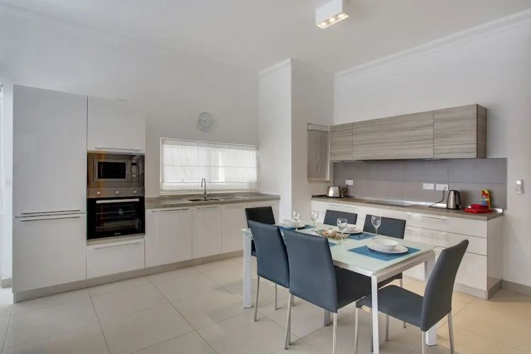 2 Bedrooms Apartment with balcony