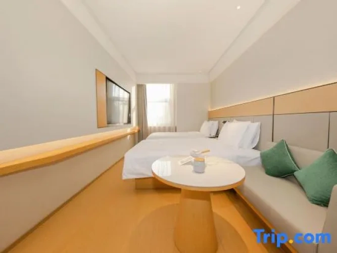 Standard Double room with street view
