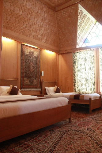 Zaffer Houseboats