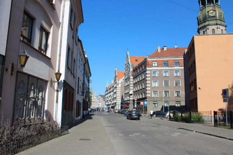 Three-Bedroom Apartment on Peldu 19