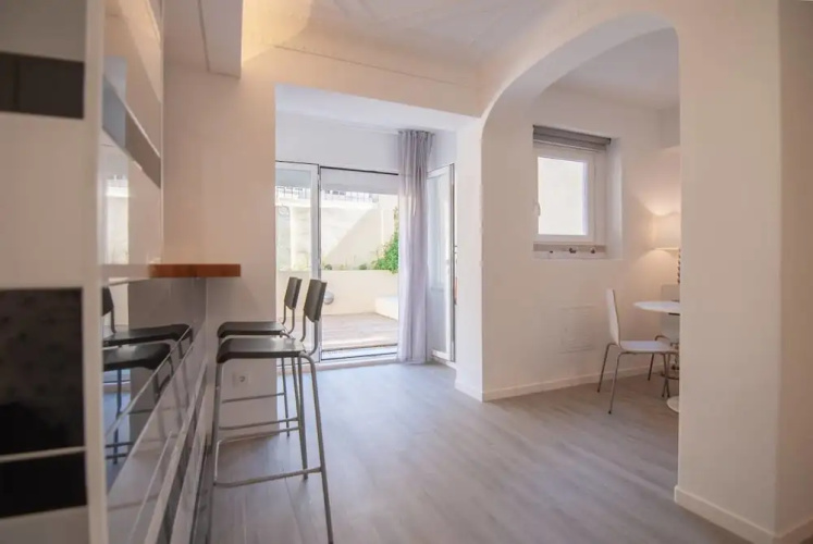 Spacious Basement in Alameda With Lovely Terrace!