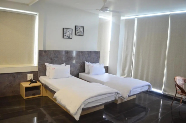 Hotel O2 , Sangli