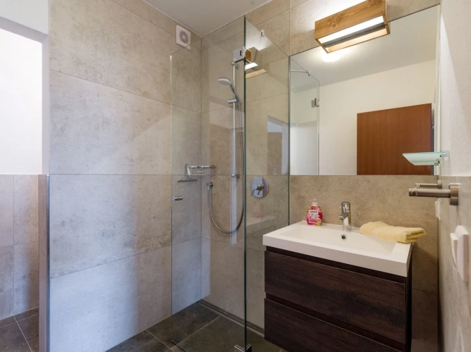 1 Bedroom Business Apartment