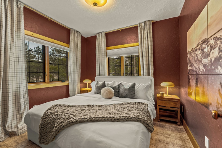Royal Elk Lodge