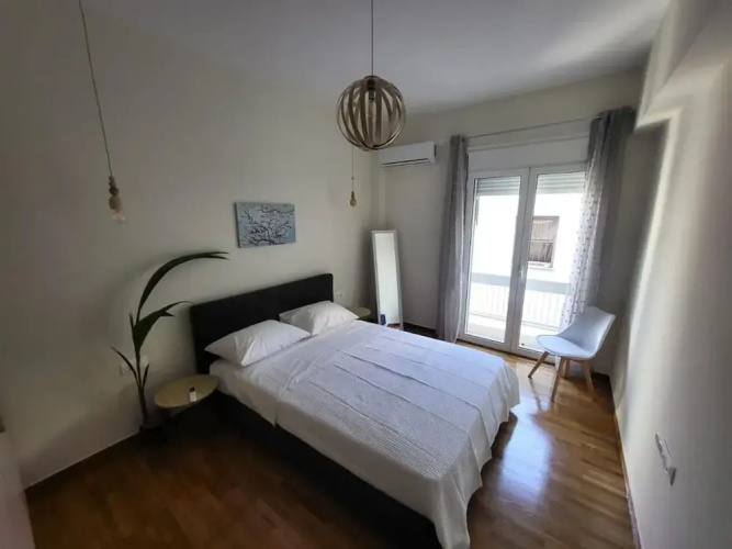 2 bd Renovated Flat at Acropolis
