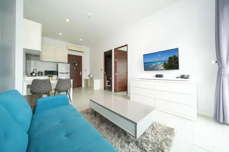 1 Bedroom Standard room with balcony and with pool view