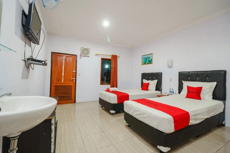 Hotel Sedayu 2 by RedDoorz